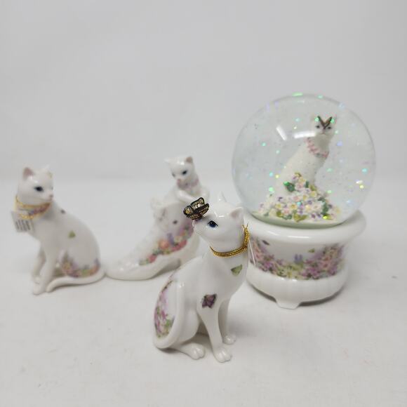 Westland KittyKats Figurines White Floral Cats Butterfly Musical Snow Globe (4) - Picture 11 of 15